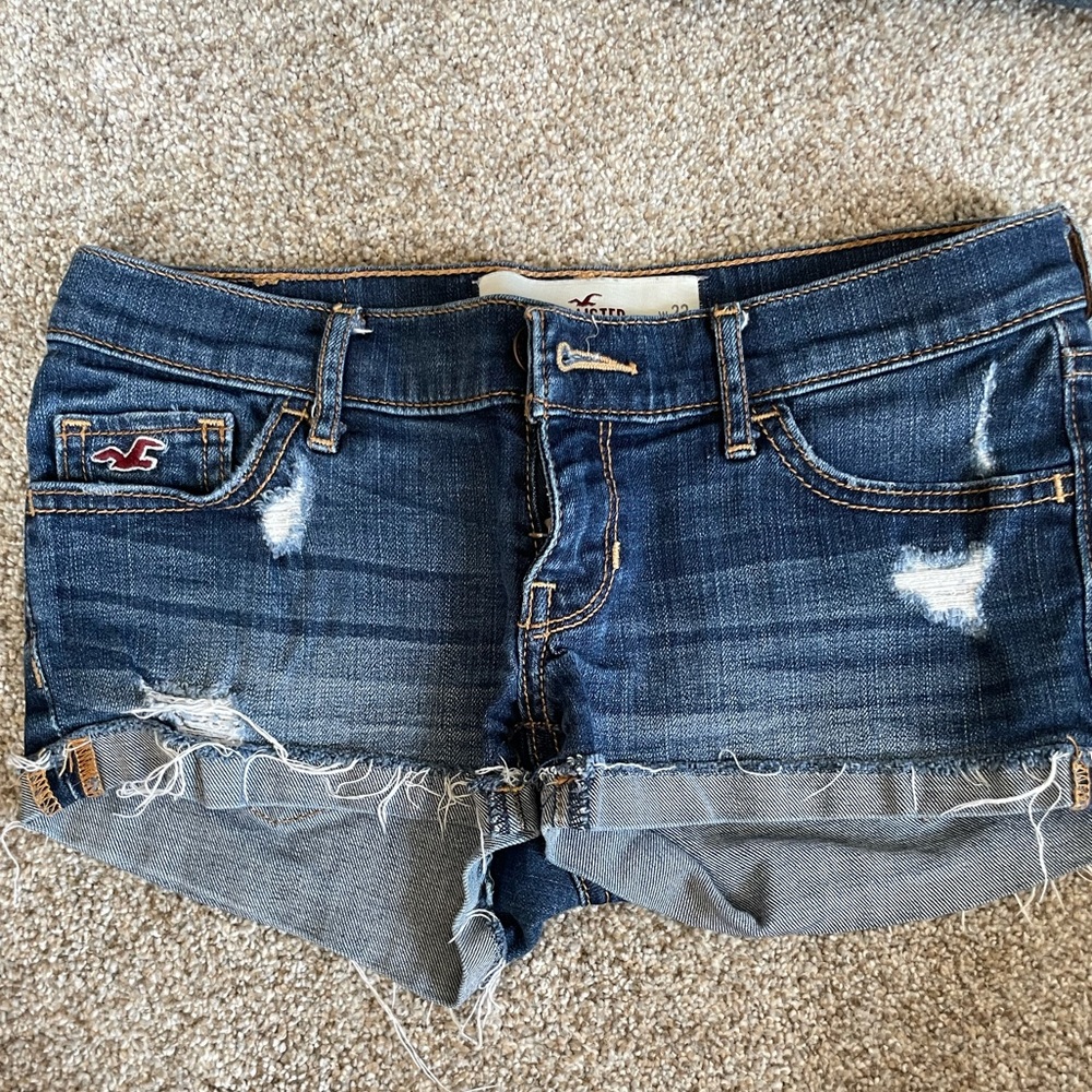 hollister jean shorts!